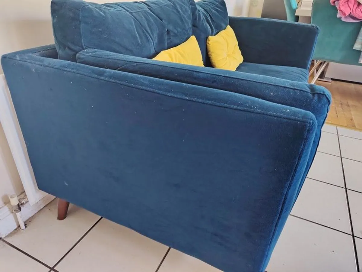 Couch - Image 4
