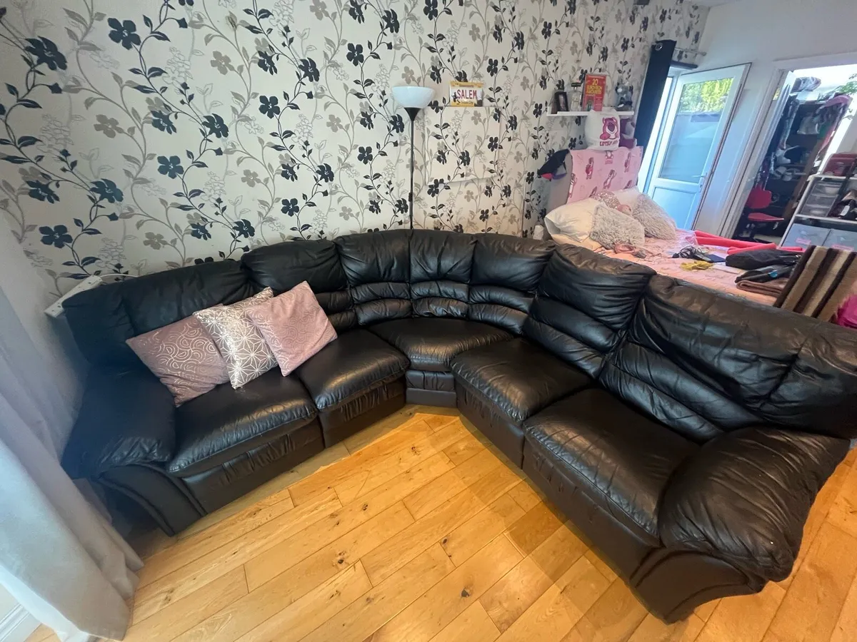 L-shaped leather couch - Image 2