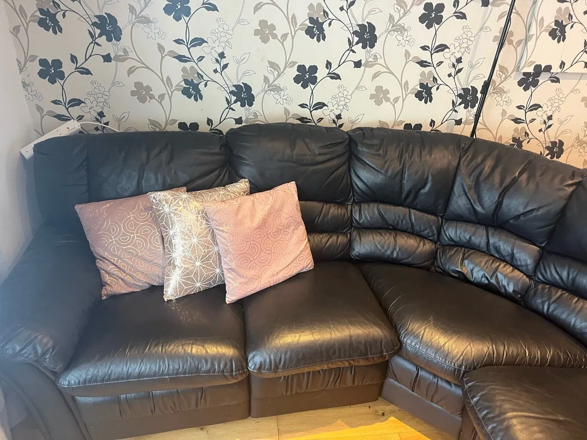 L-shaped leather couch - Image 3