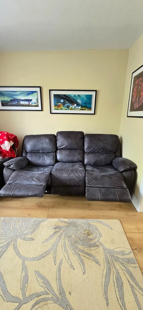 3 seater electic recliner leather couch - Image 4
