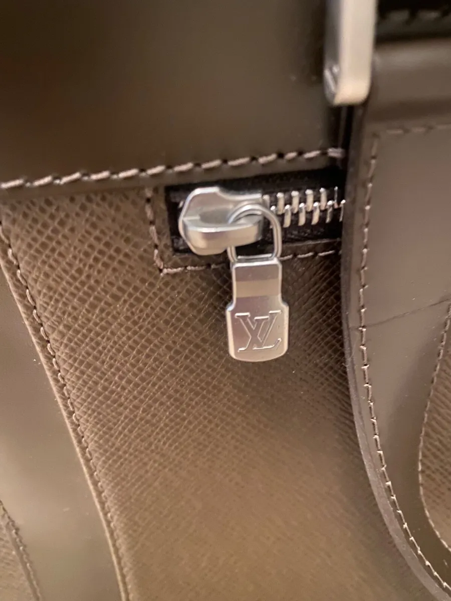Louis Vuitton Handbag - Image 4