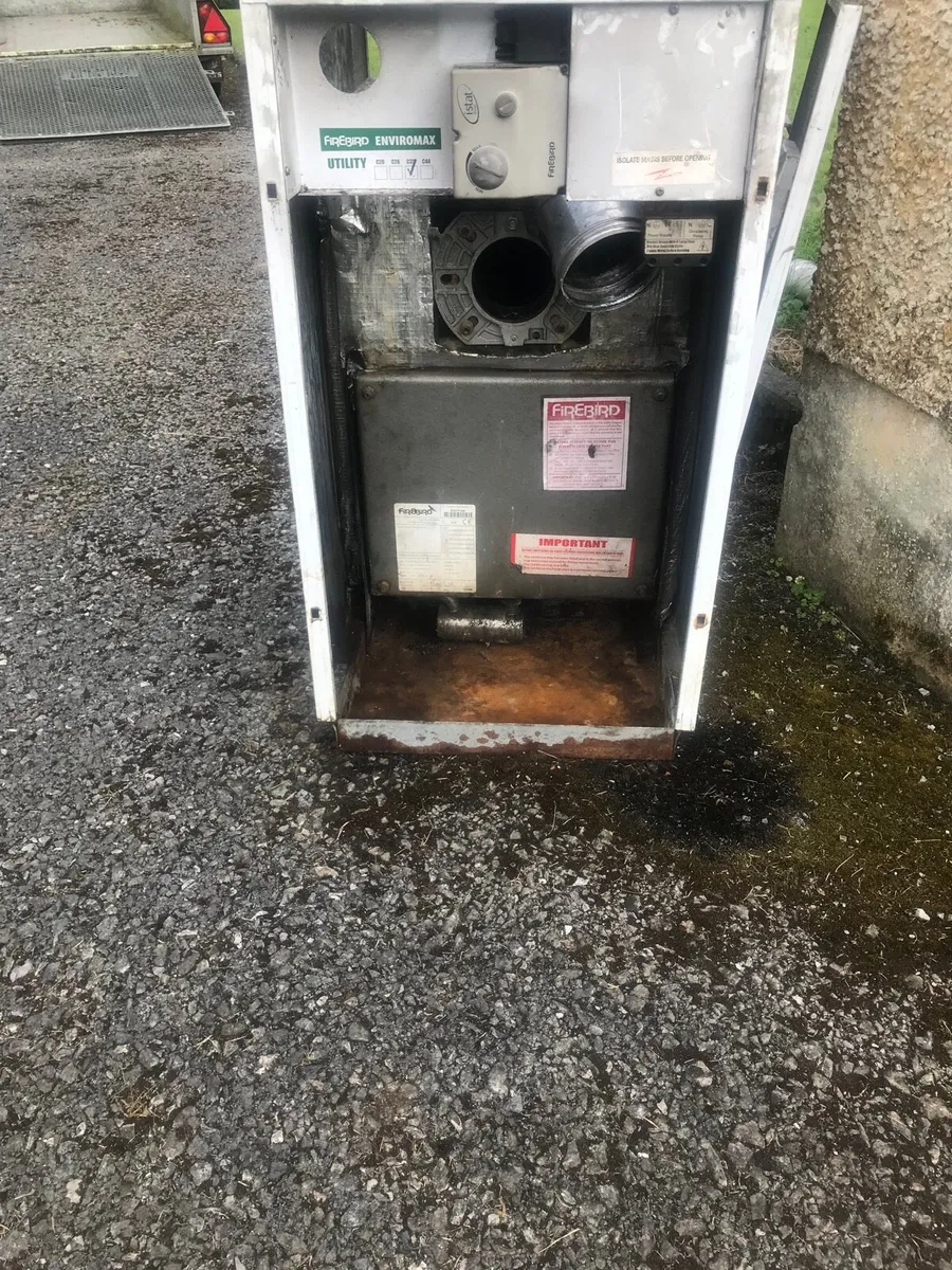 Oil burner and fire front - Image 1