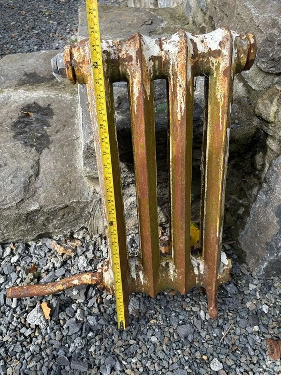 Five Cast Iron Radiators Freestanding - Image 3
