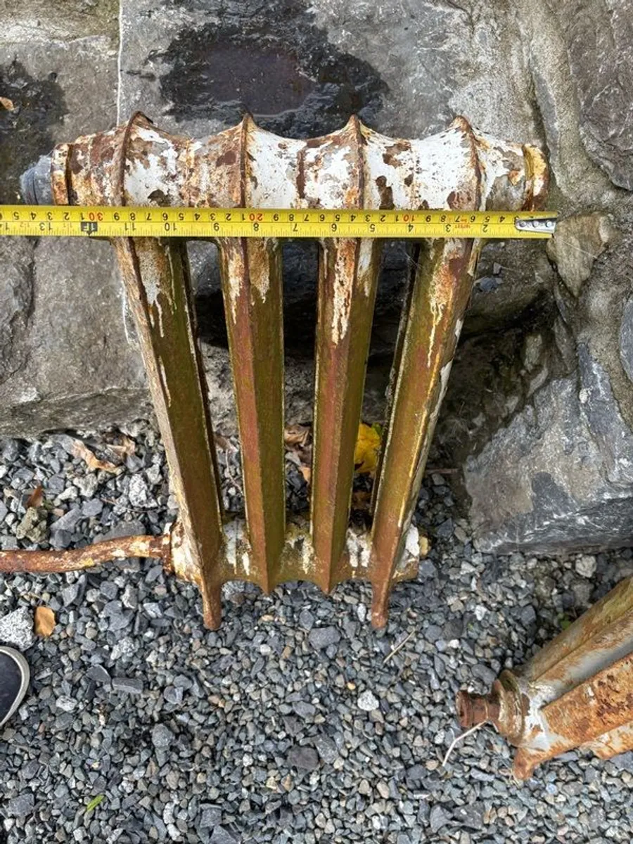 Five Cast Iron Radiators Freestanding - Image 4