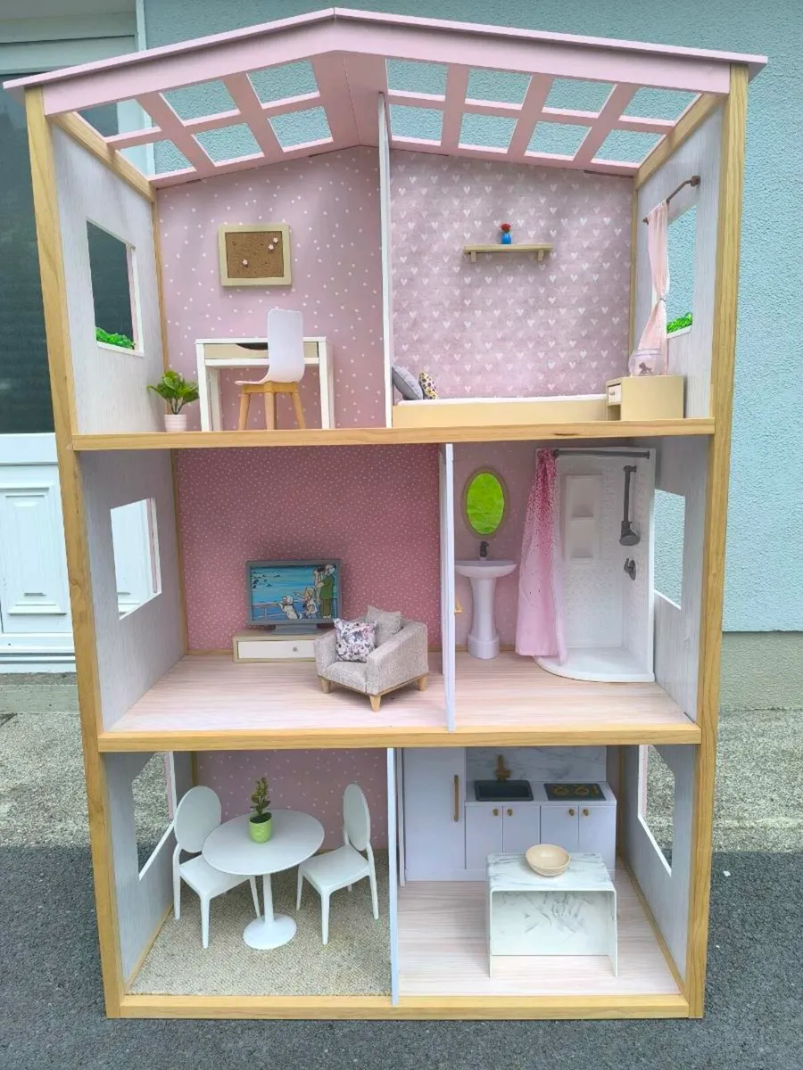 Dolls House - Image 1