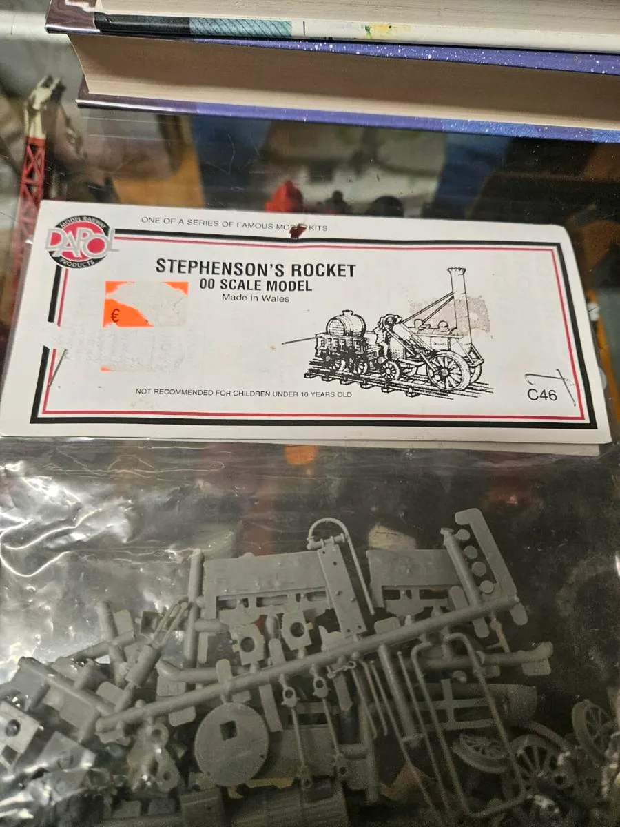 Hornby Dapol Stephensons Rocket Model Kit - Image 2