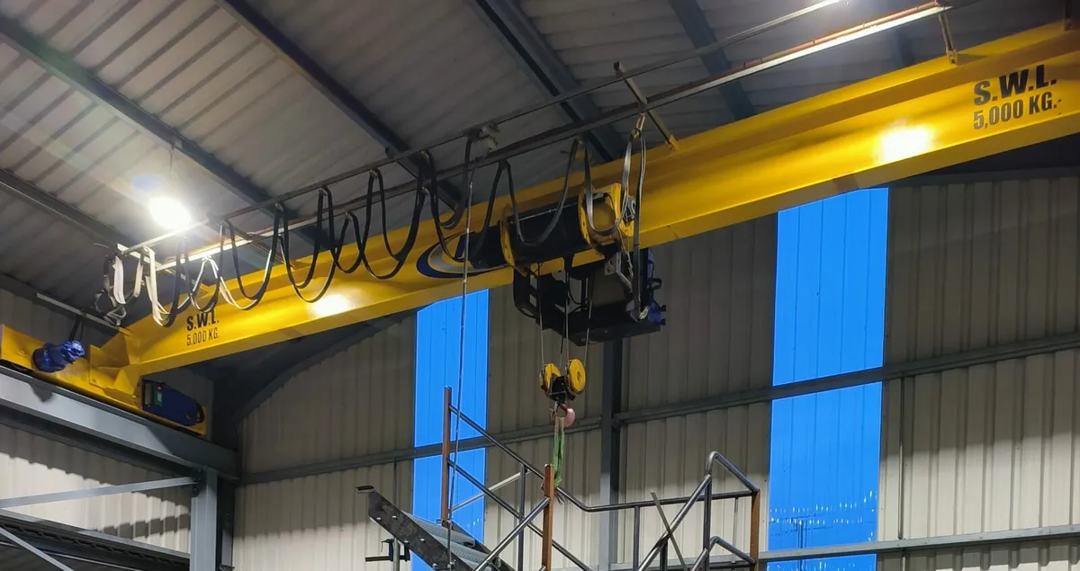 2 no 5tonne gantry hoists - Image 1
