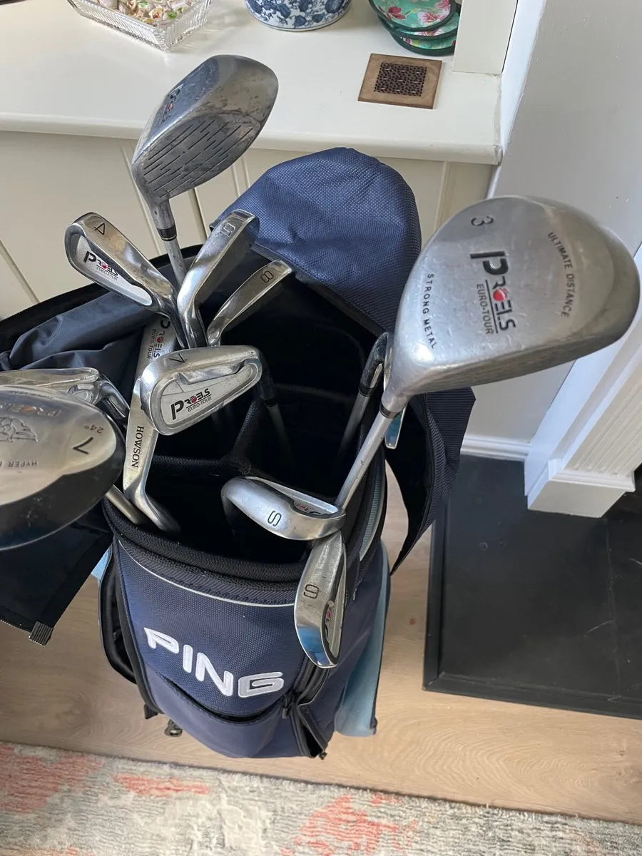 Ladies Golf clubs (right handed). & cart bag - Image 2