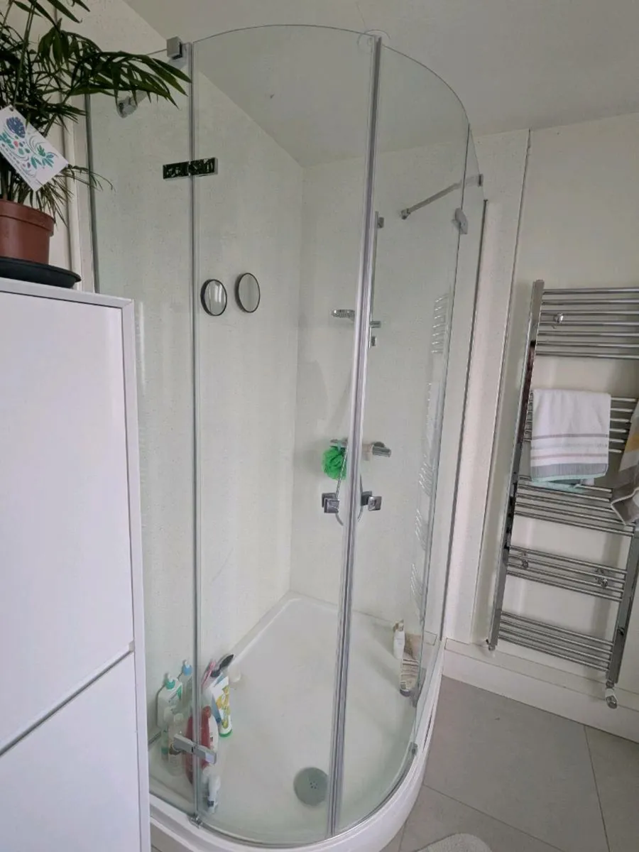 Shower - Image 1