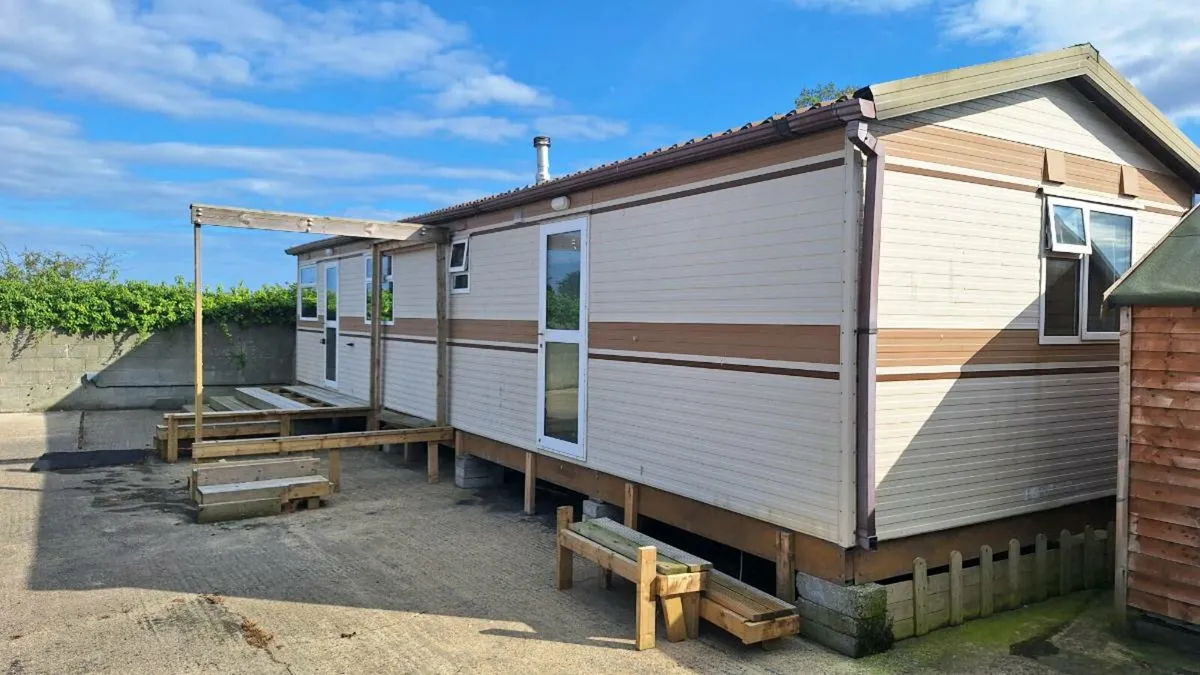 Large mobile home - Image 1
