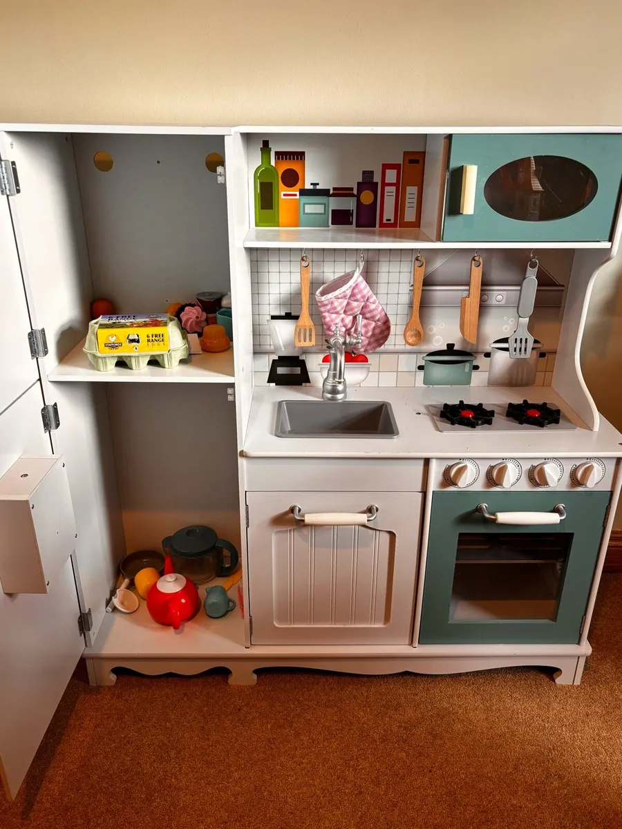 Child’s Kitchen - Image 1
