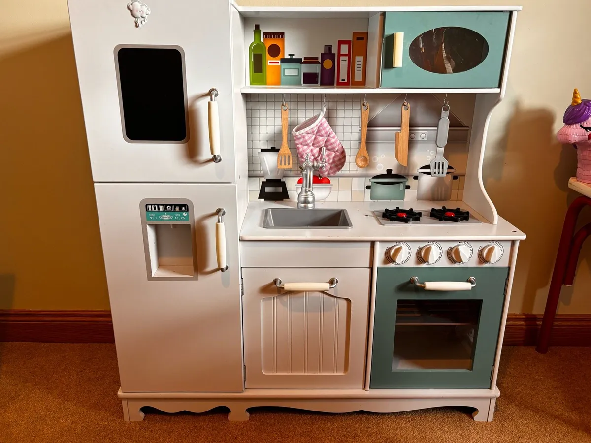 Child’s Kitchen - Image 3