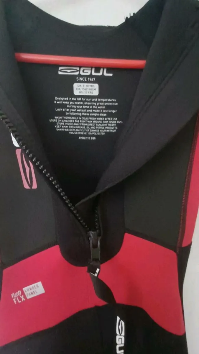Kids wetsuit and flippers - Image 4