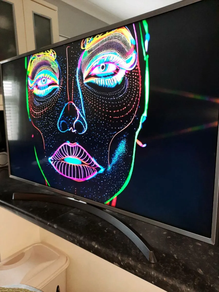 Lg 43in Smart TV - Image 1