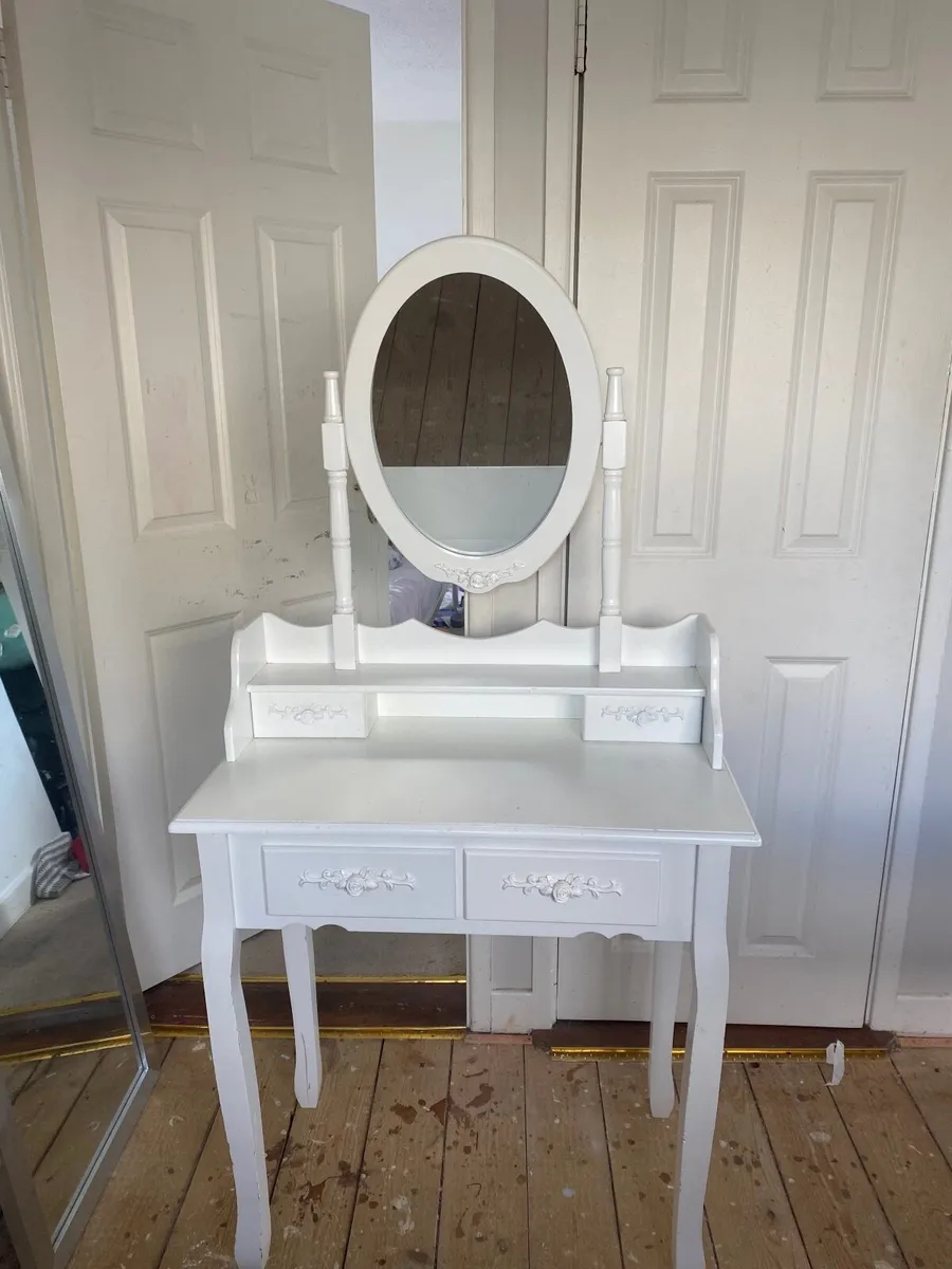 Dressing table