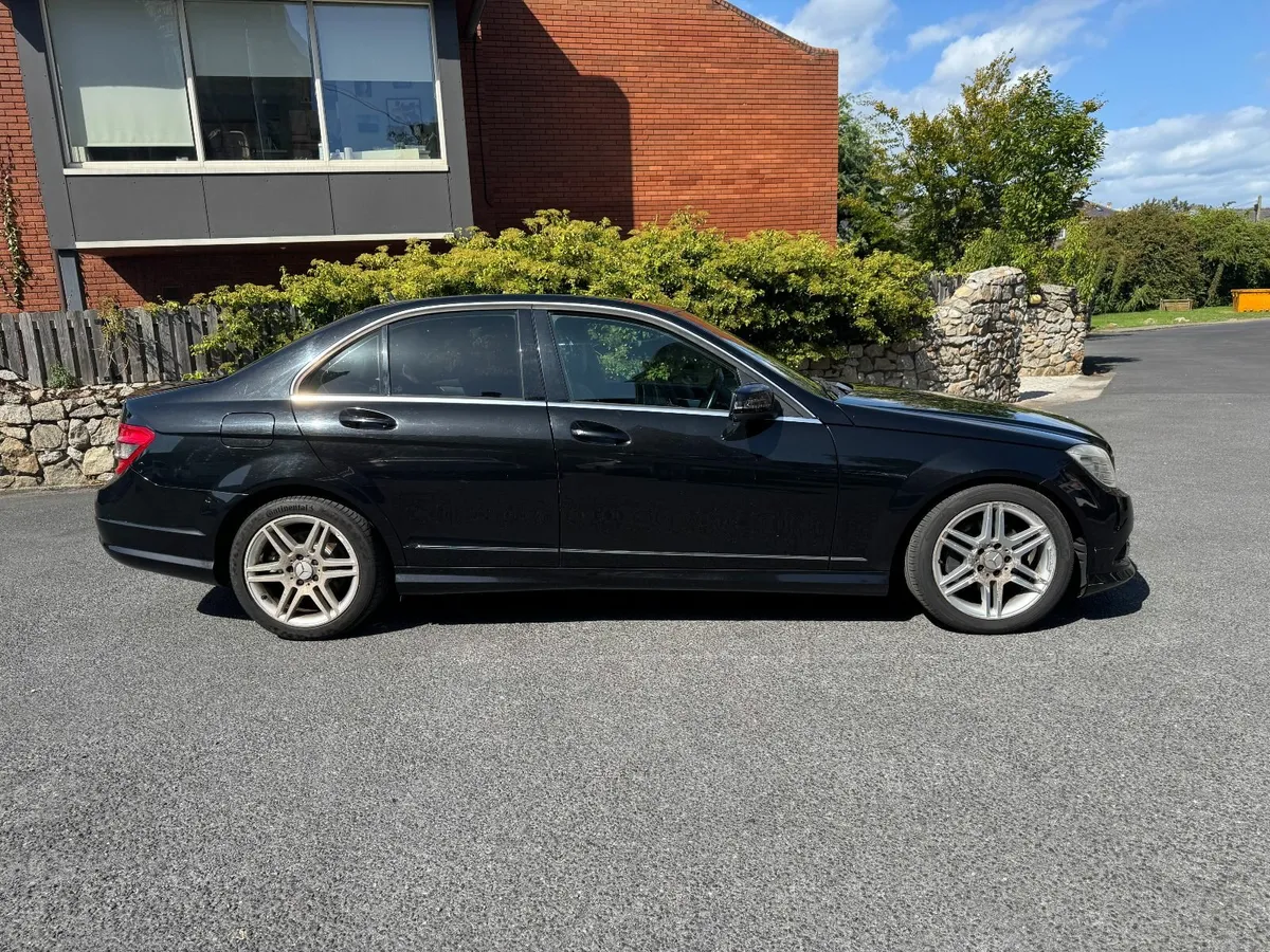Mercedes-Benz C-Class 2009 - Image 2