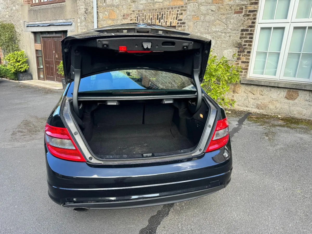 Mercedes-Benz C-Class 2009 - Image 3