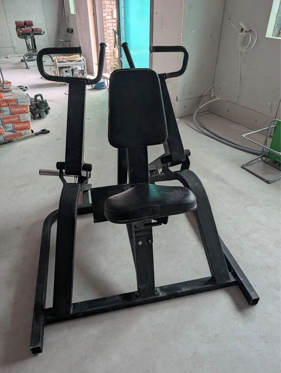 Seated row machine - Image 2