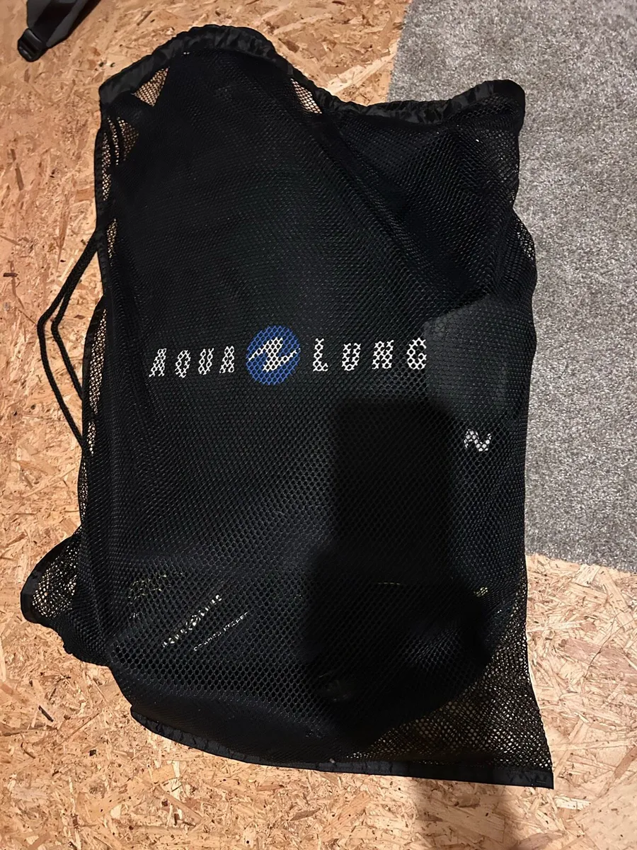 Aqualung Blizzard 4mm drysuit - Image 3