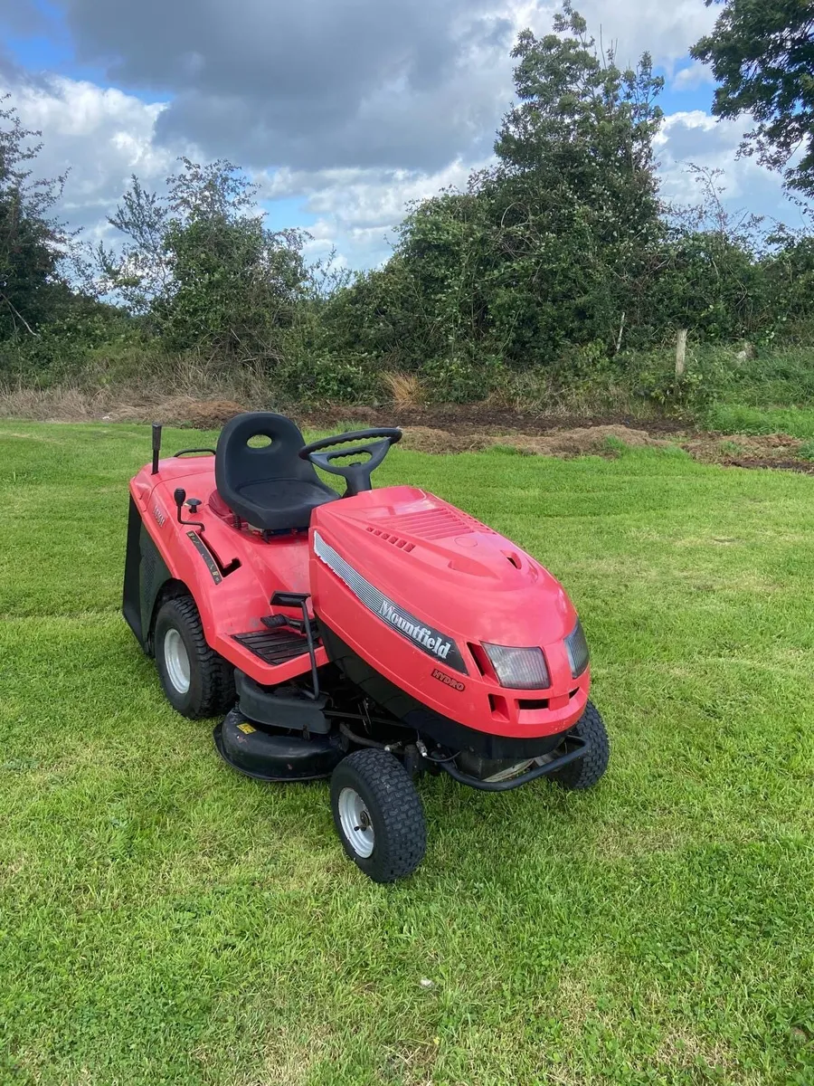 Mountfield ride on lawnmower - Image 1