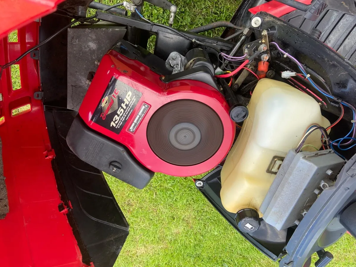 Mountfield ride on lawnmower - Image 4