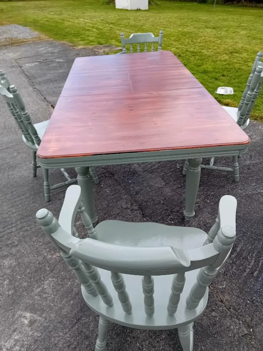 Table 4 chairs - Image 1