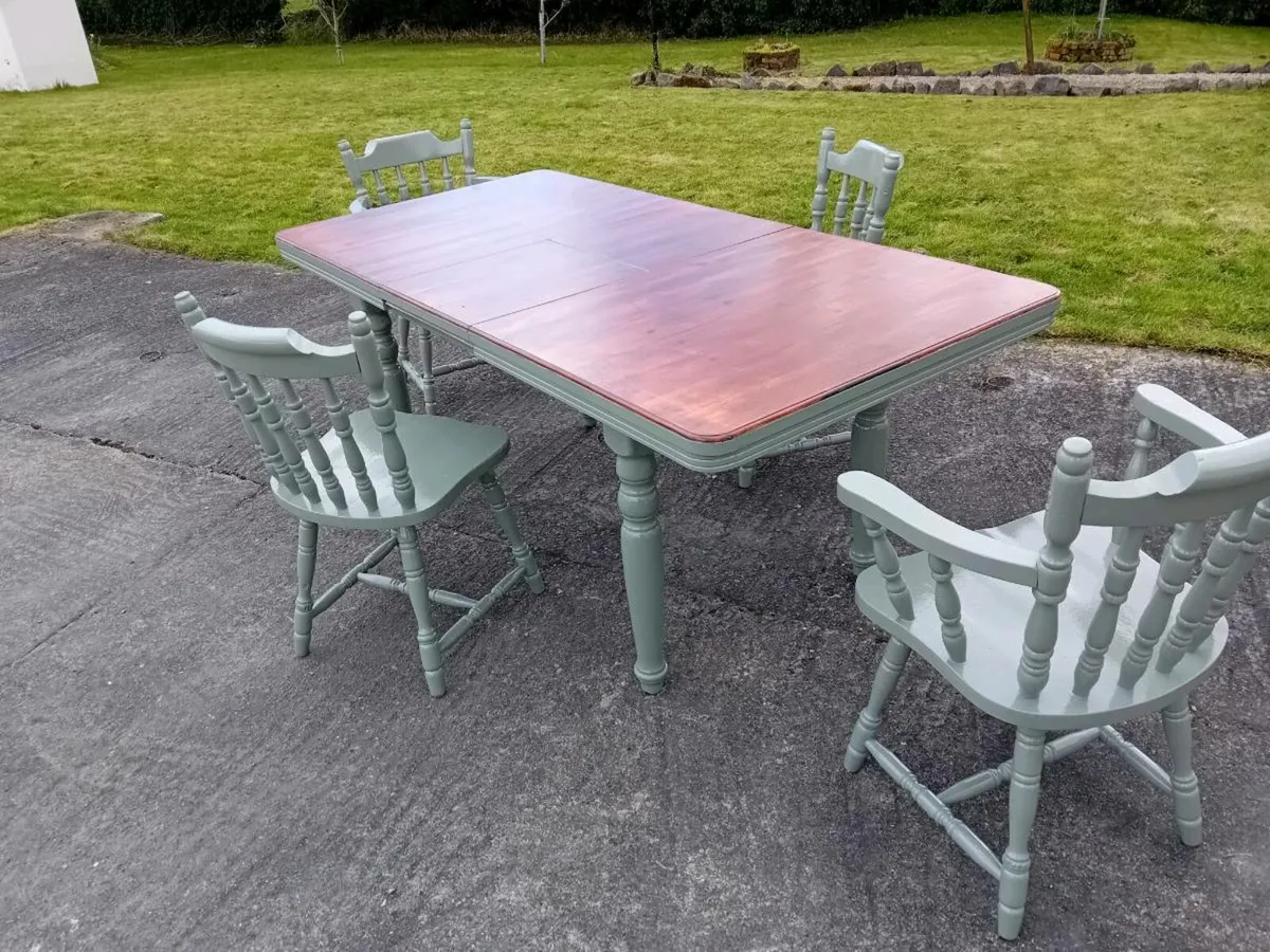 Table 4 chairs - Image 2