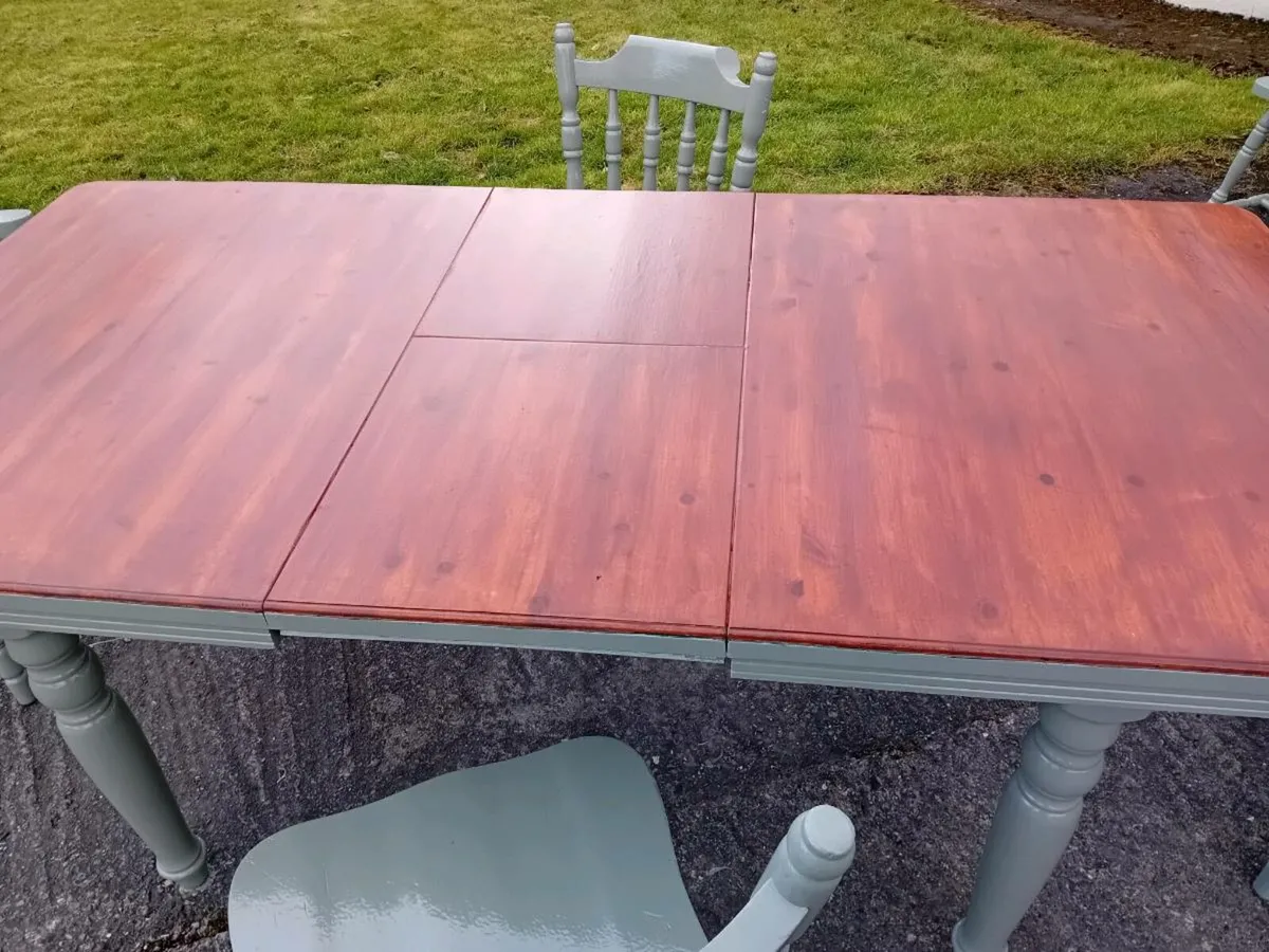 Table 4 chairs - Image 3