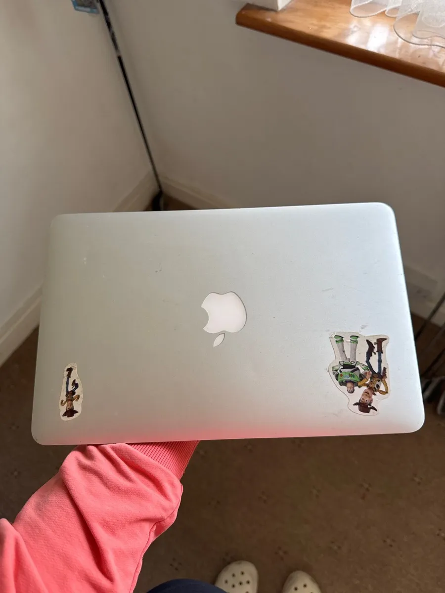 MacBook Air - Image 2