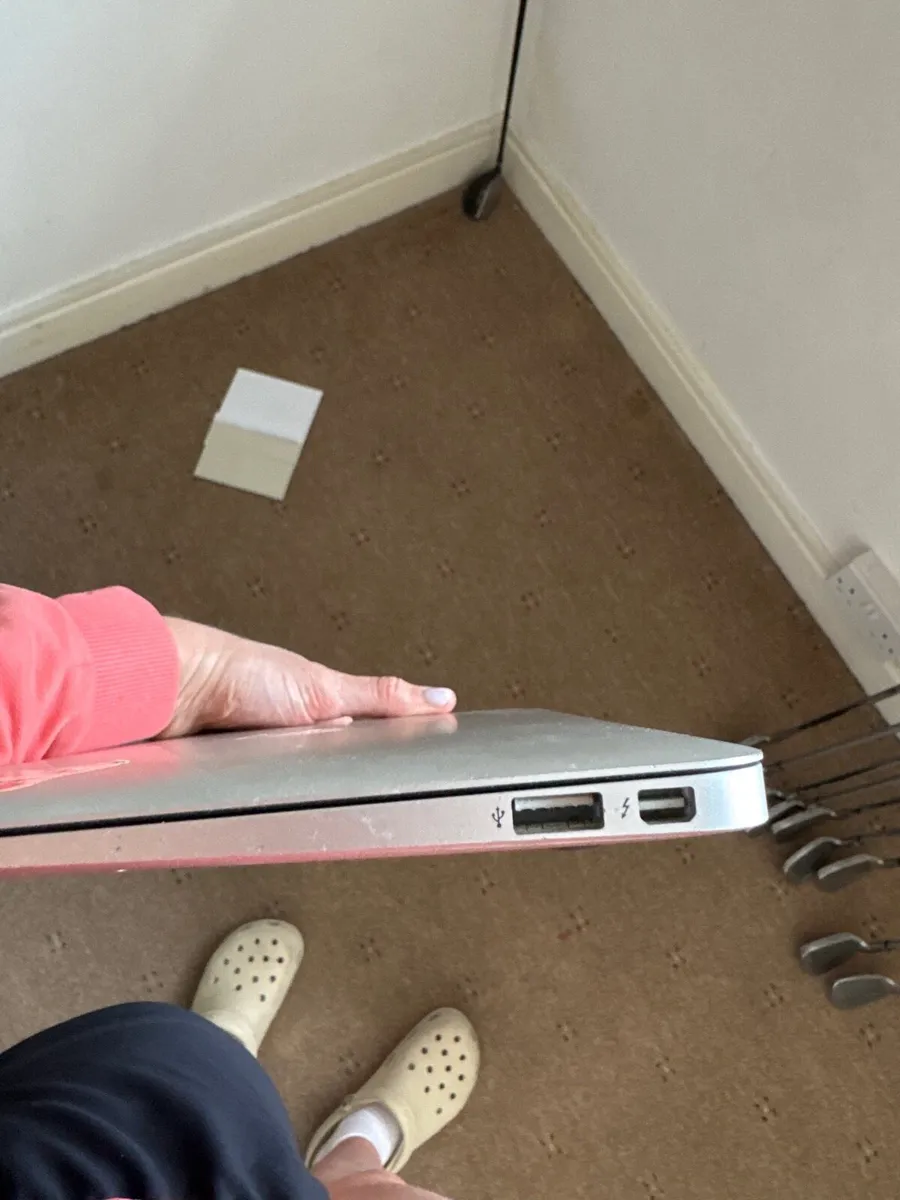 MacBook Air - Image 3