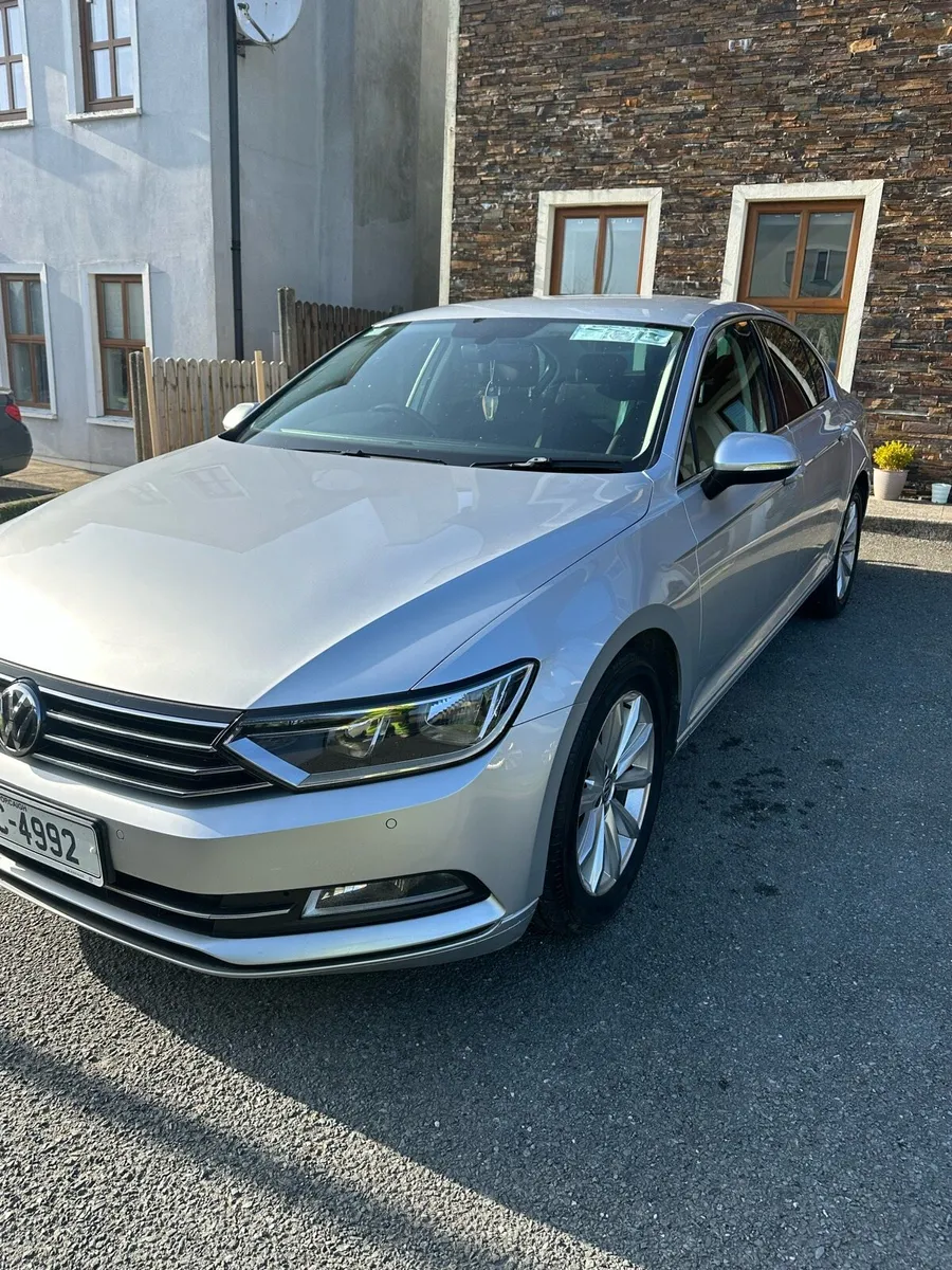 Volkswagen Passat - Image 1