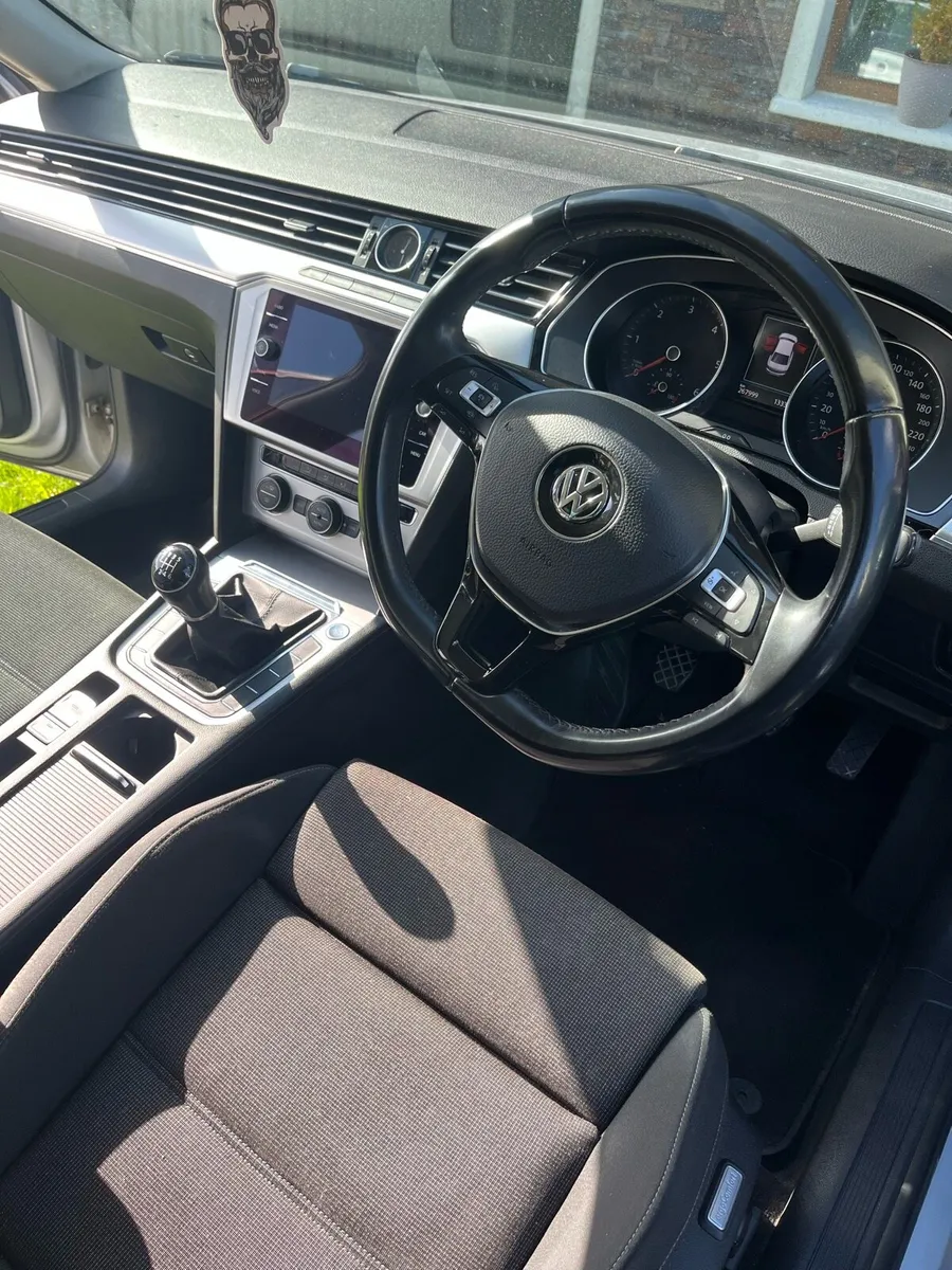 Volkswagen Passat - Image 4