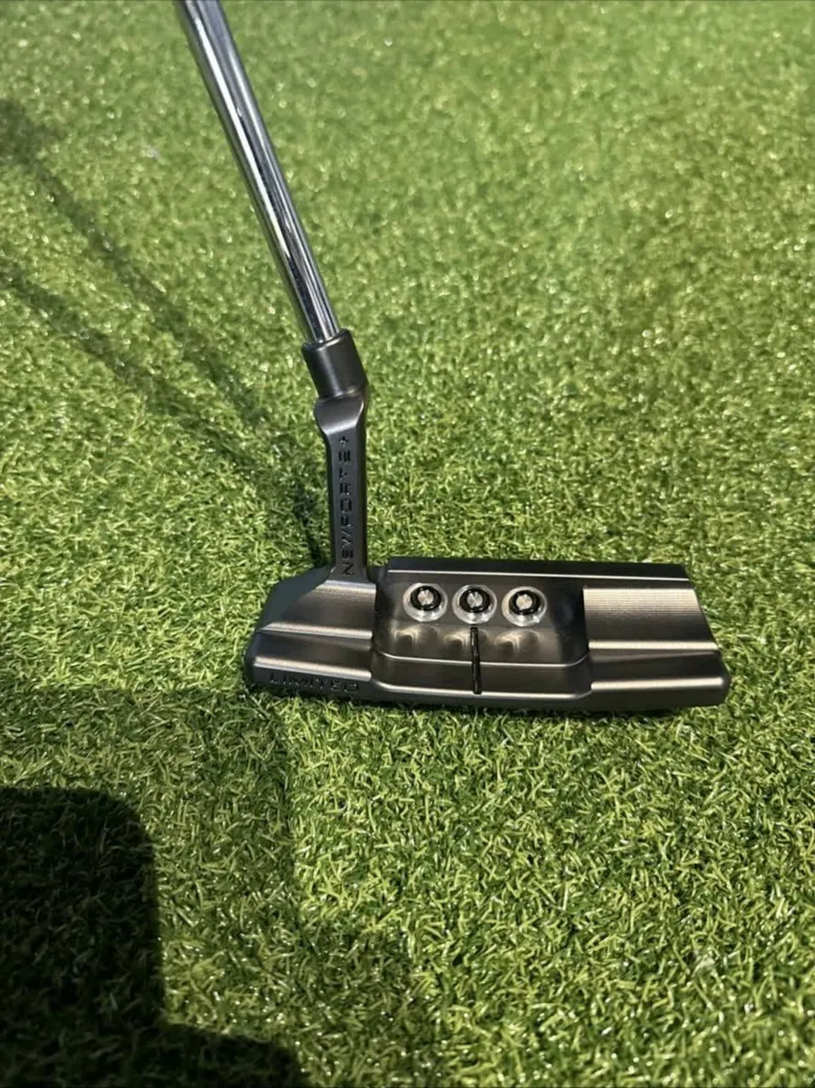 Scotty Cameron 2022 Jet Set Newport 2 Plus RH 35” - Image 1