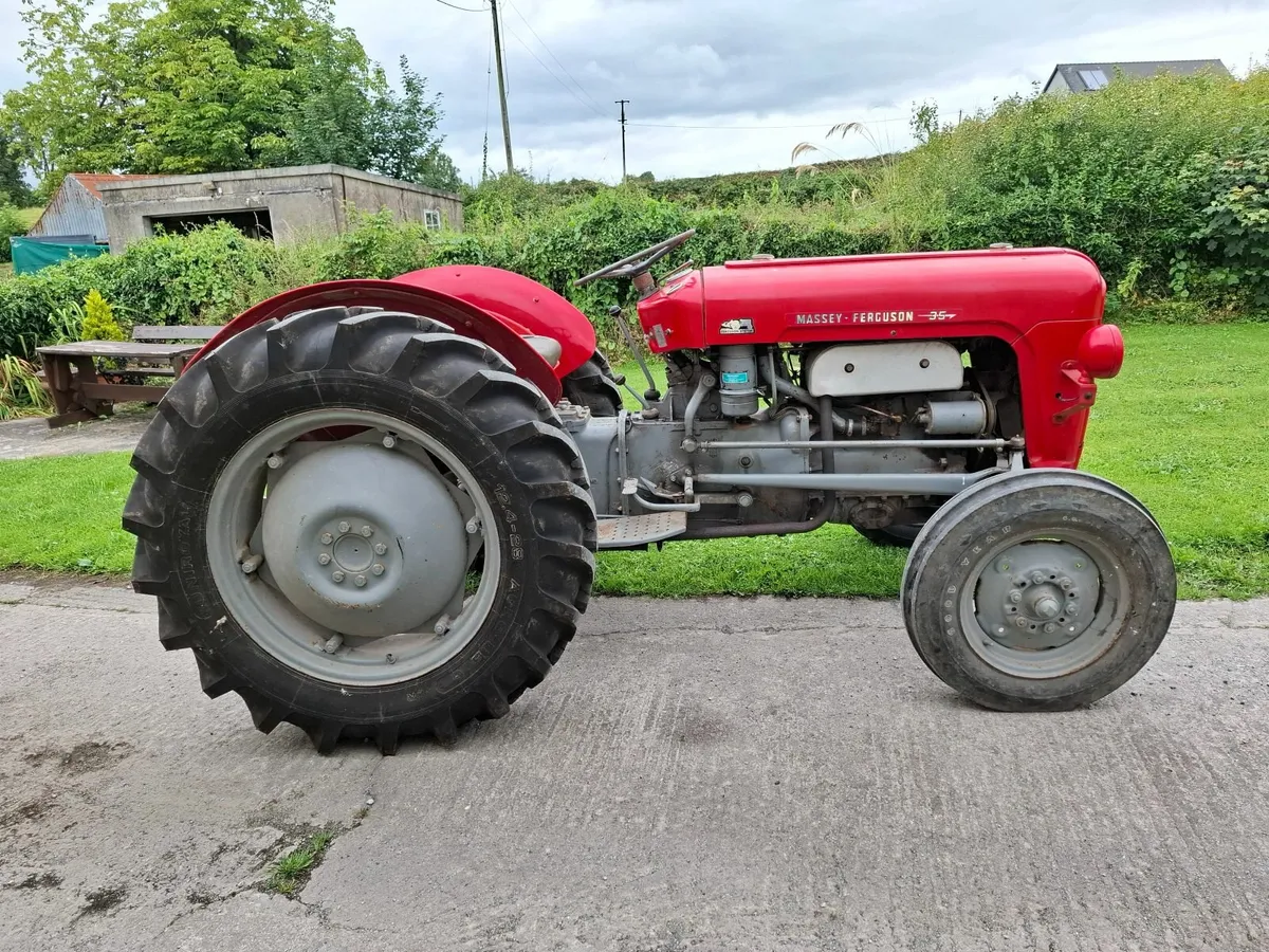Vintage machinery - Image 1