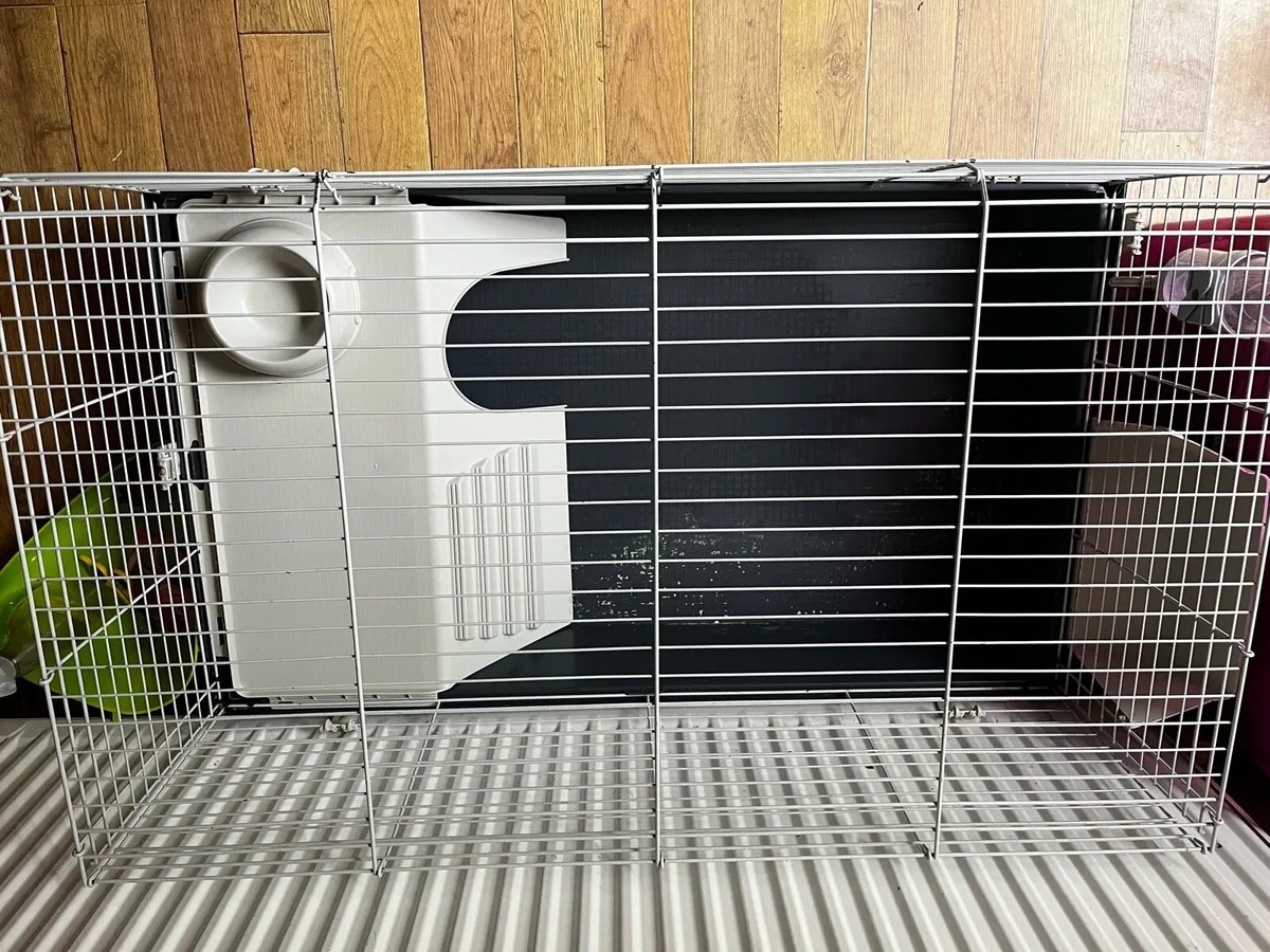 Rabbit cage with bedding & food - Image 1