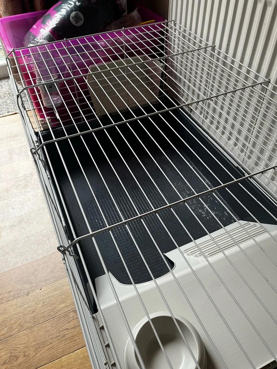 Rabbit cage with bedding & food - Image 3