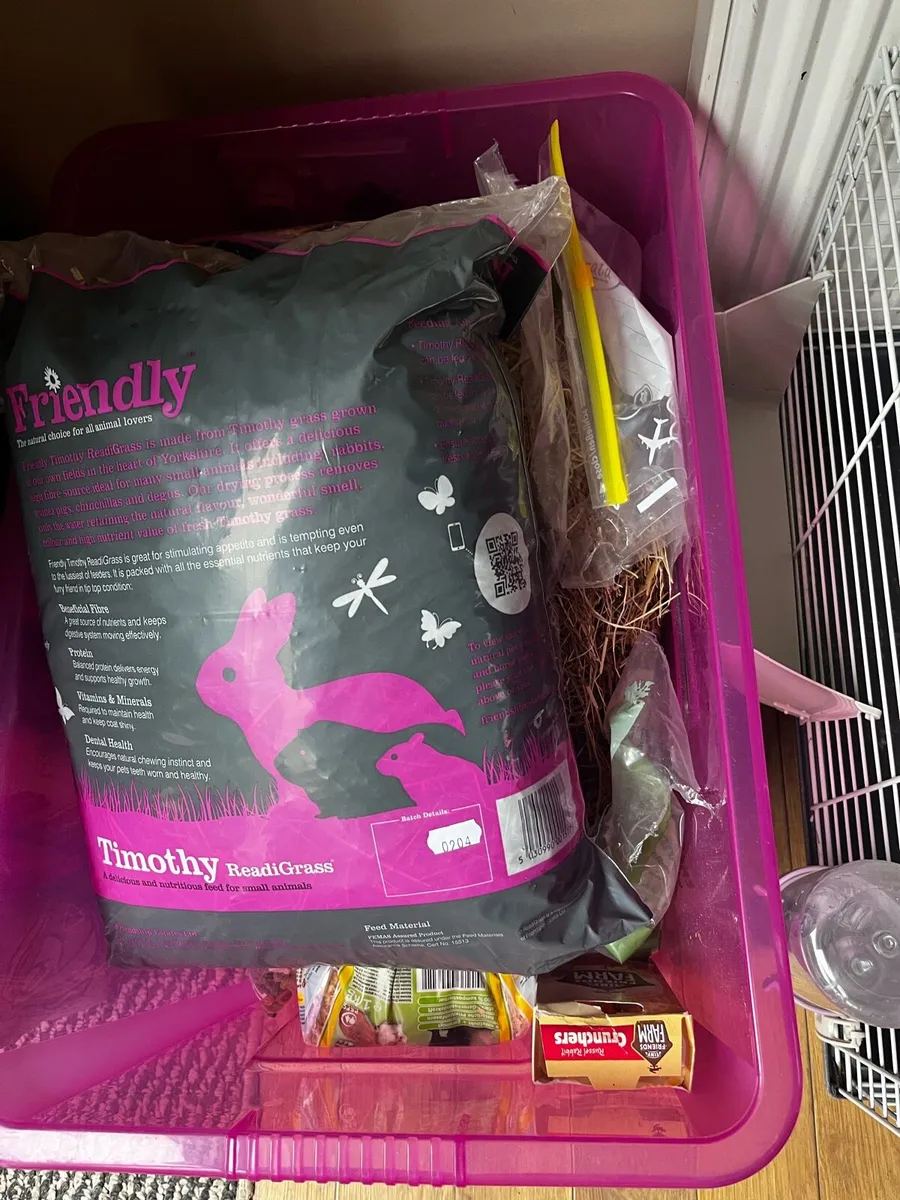 Rabbit cage with bedding & food - Image 4