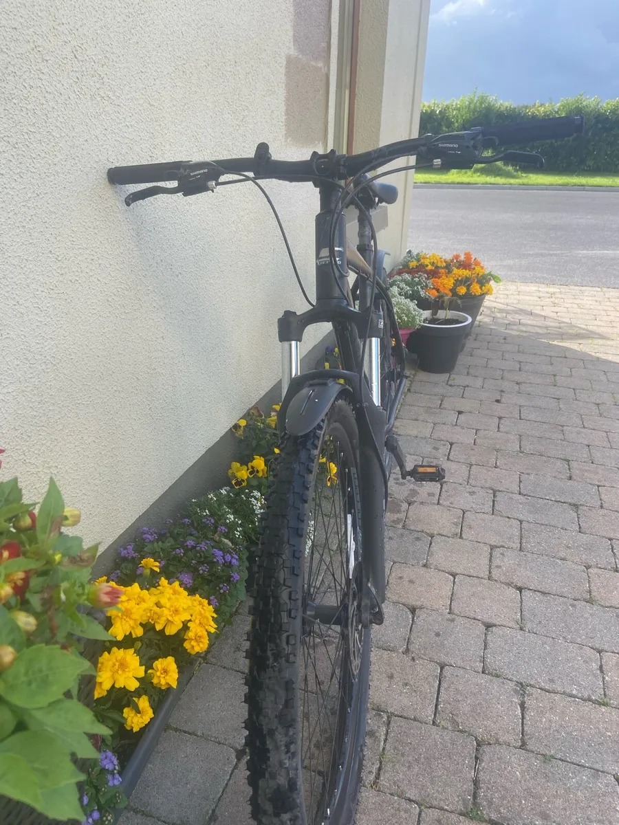Carrera vengeance 27.5 mountain bike with pump - Image 2