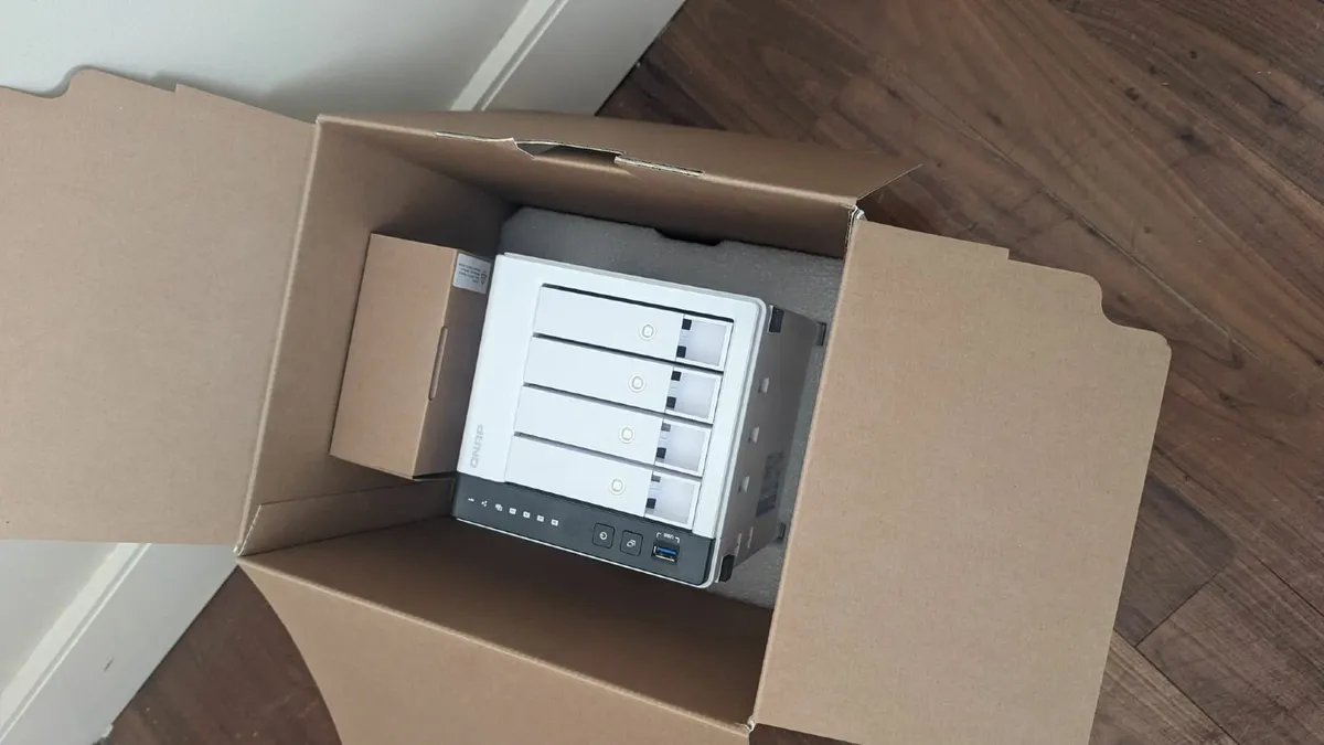 QNAP TS-433 NAS Home Server - Image 3