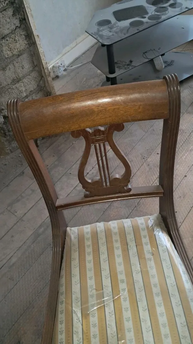 Vintage Dinning Table and 8 Chairs. - Image 3
