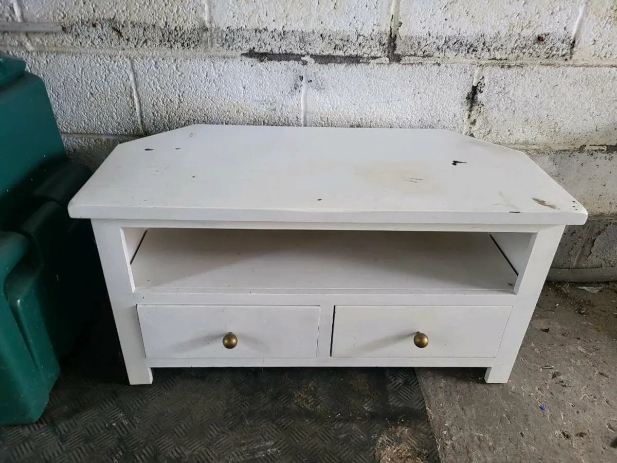 Tv stand