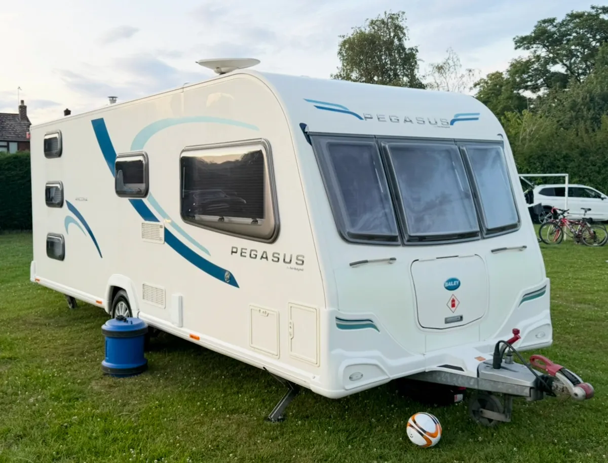 Bailey Ancona 6 berth triple bunkbeds - Image 1
