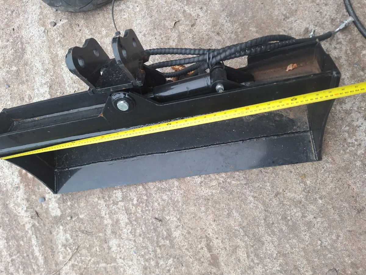 40" tilt bucket for mini digger - Image 2