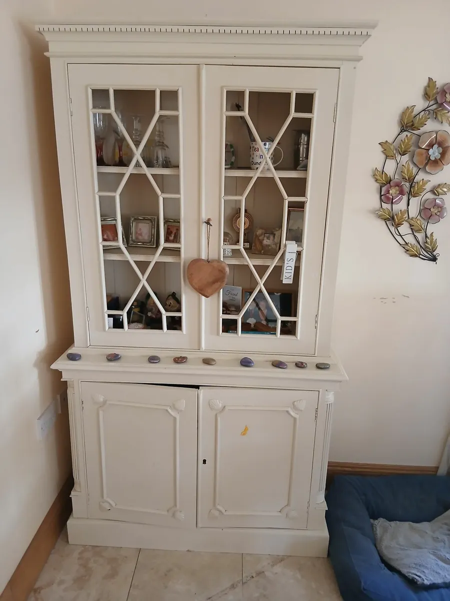 Table and 6 chairs plus Cabinet - Image 4