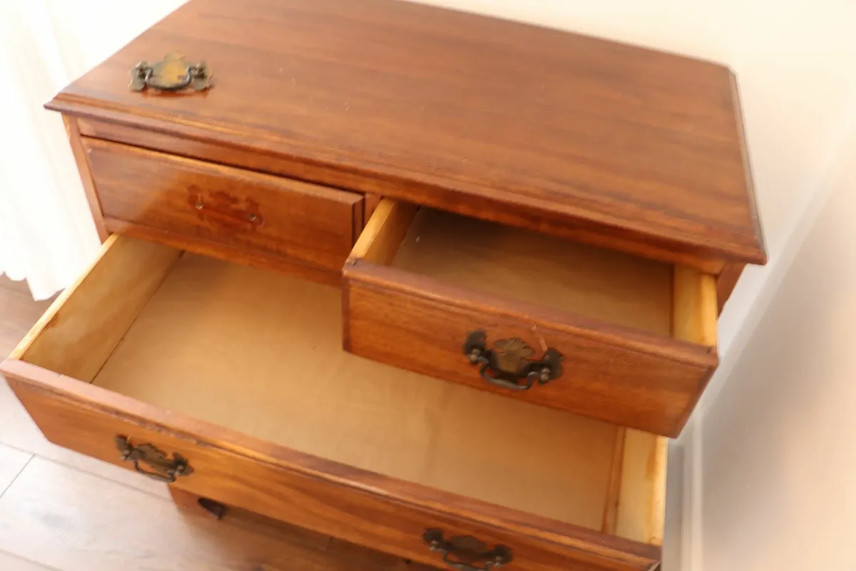 Antique Mahogany Chest of Drawers / Dresser - Image 4