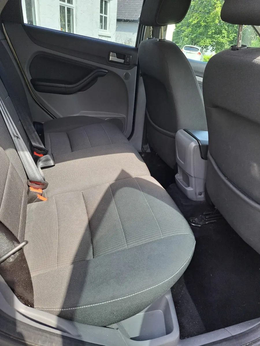 Ford Focus 2010 - Image 4