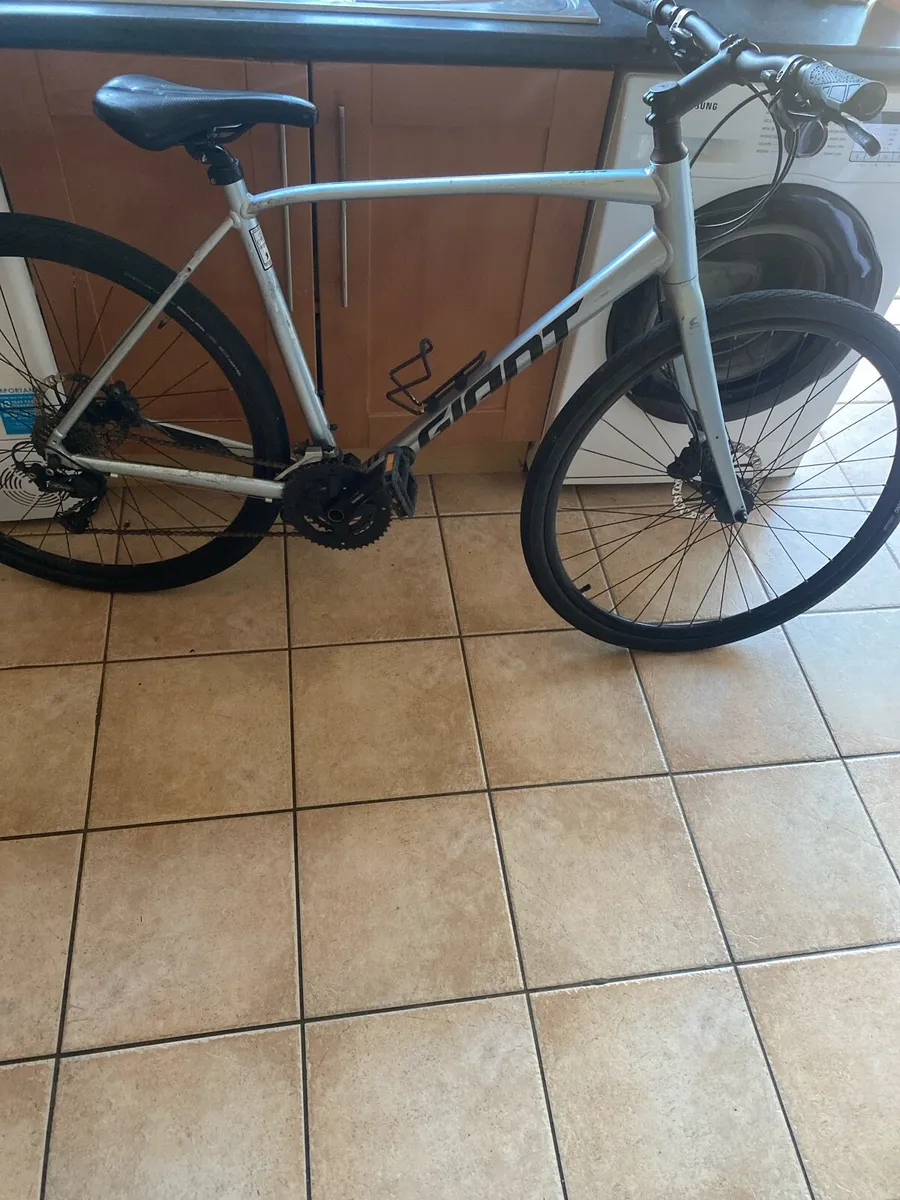 giant escape race bike - Image 2