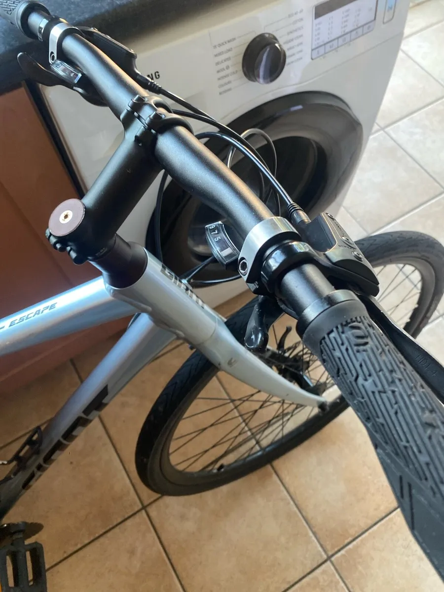 giant escape race bike - Image 3