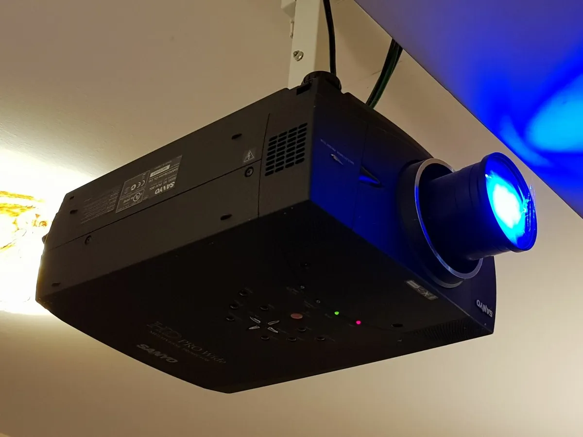 Sanyo PLV60 LCD Projector 69 hrs - Image 4