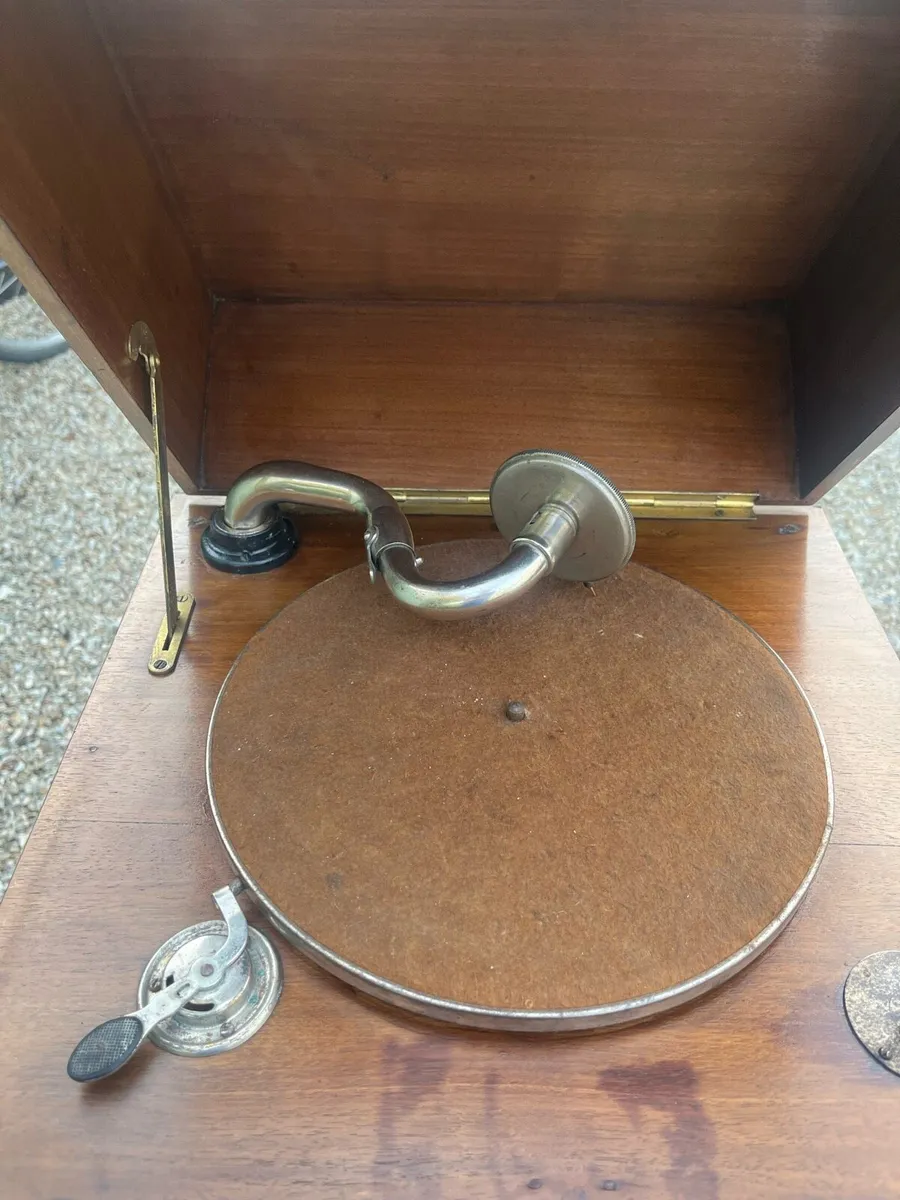 Vintage Gramophone - Image 4